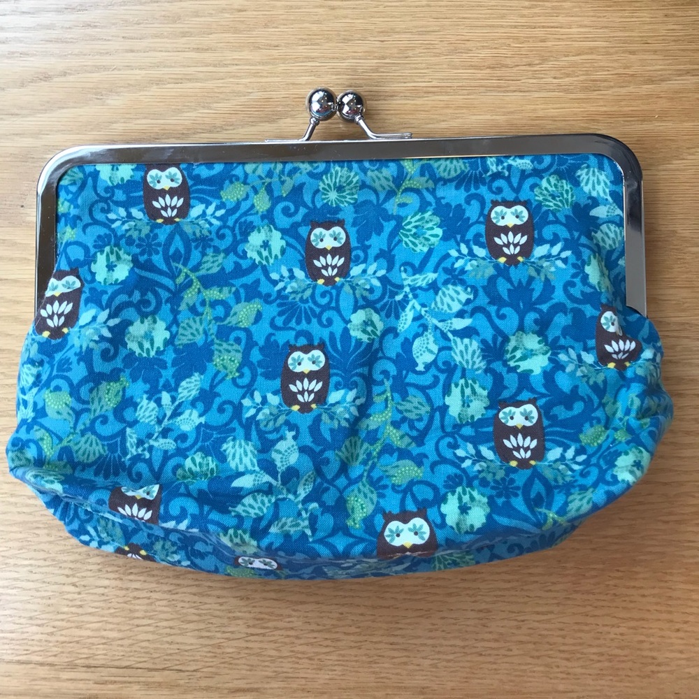 Owl fabric clutch with removable chain strap